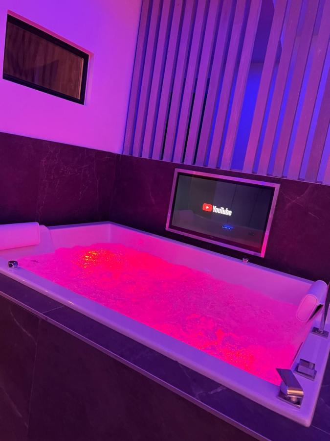 شقة Chic & Jacuzzi جيفور المظهر الخارجي الصورة