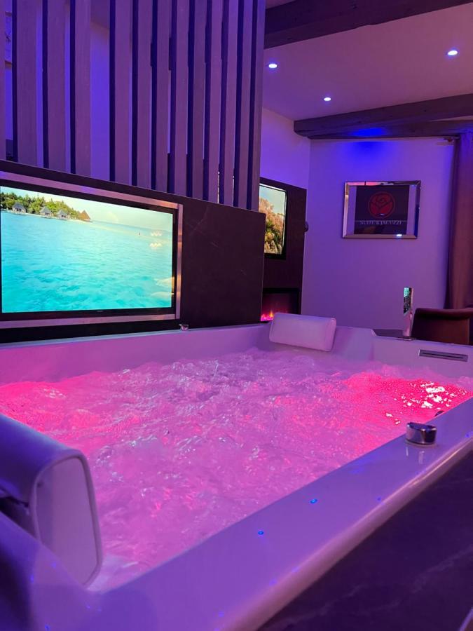 شقة Chic & Jacuzzi جيفور المظهر الخارجي الصورة